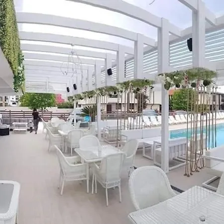 Apartament Zara Cu Piscina - Mamaia Nord *